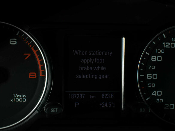 2011 Audi Q5 I (8R), красный - вид 21