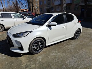 2020 Toyota Yaris IV, белый, 1050000 рублей, вид 2