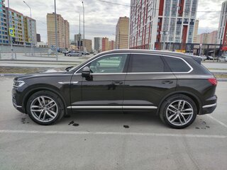 2018 Volkswagen Touareg III, коричневый, 3750000 рублей, вид 5