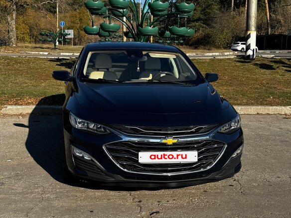 2019 Chevrolet Malibu IX Рестайлинг, синий, 2240000 рублей - вид 1