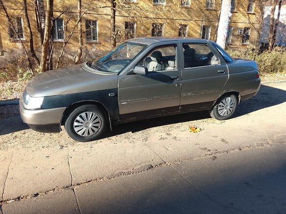 2001 Lada (ВАЗ) 2110, серебристый, 47000 рублей