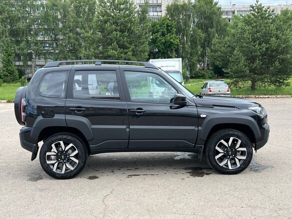 2026 Lada (ВАЗ) Niva Travel I Рестайлинг, чёрный - вид 1