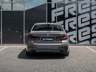 2021 BMW 5 серии 520d xDrive VII (G30/G31/G38) Рестайлинг, серый, 4725000 рублей, вид 4
