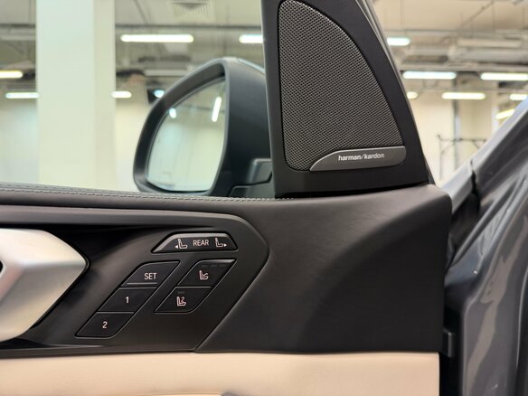2022 BMW X7 40d I (G07) Рестайлинг, серый, 11900000 рублей - вид 13