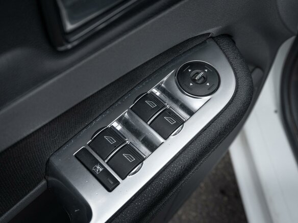2011 Ford Focus II Рестайлинг, белый, 489000 рублей - вид 21