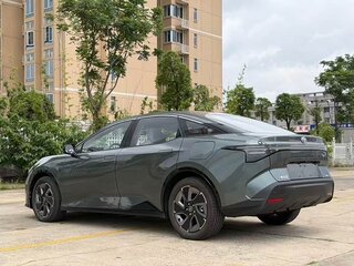 2026 Toyota bZ3, зелёный, 1990000 рублей, вид 3