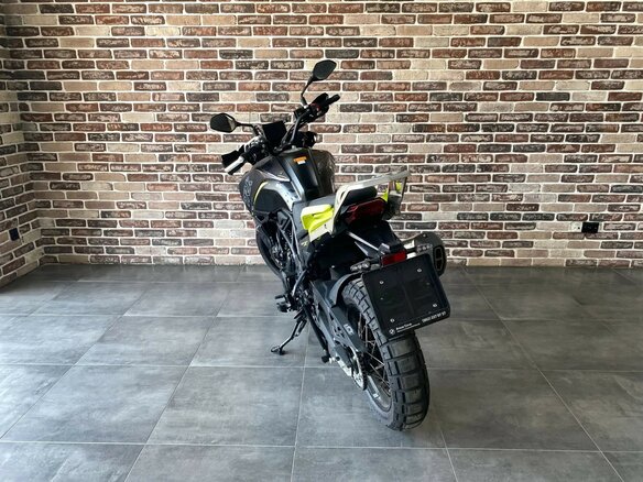 2023 Benelli TRK 702 X, серый - вид 2