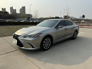 2022 Lexus ES 200 VII Рестайлинг, серый, 3157000 рублей, вид 1