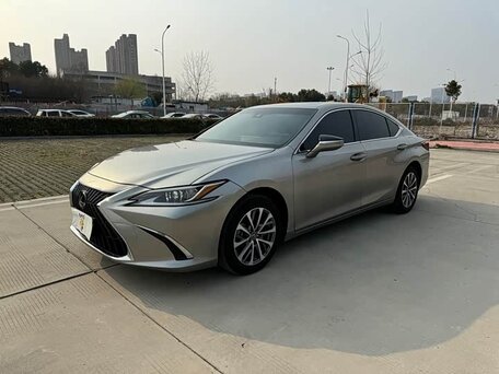 2022 Lexus ES 200 VII Рестайлинг, серый, 3157000 рублей, вид 1