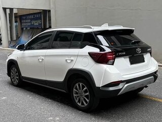2022 Toyota Yaris IV, белый, 1450000 рублей, вид 3