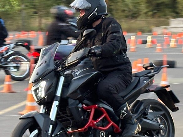 2022 Bajaj Dominar 400, чёрный, 340000 рублей - вид 3