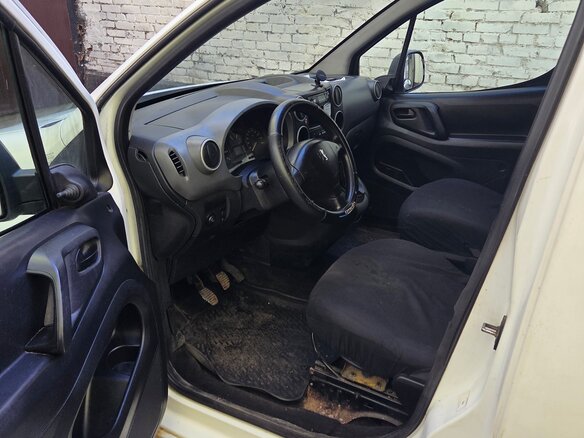2012 Peugeot Partner, белый, 320000 рублей - вид 11