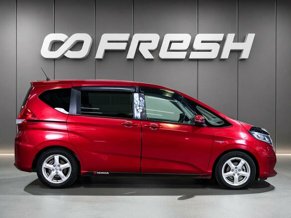 2018 Honda Freed II, красный, 1310000 рублей - вид 4