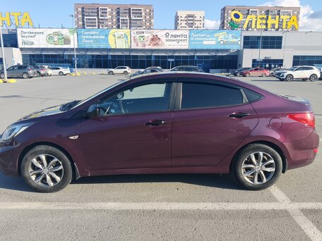 2013 Hyundai Solaris I, фиолетовый, 840000 рублей, вид 4