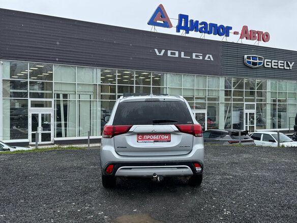 2019 Mitsubishi Outlander III Рестайлинг 3, серебристый, 1920000 рублей - вид 4