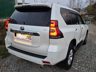 2018 Toyota Land Cruiser Prado 150 Series Рестайлинг 2, белый, 4050000 рублей, вид 2
