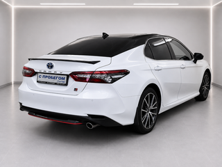 2022 Toyota Camry VIII (XV70) Рестайлинг, белый, 3120000 рублей, вид 4