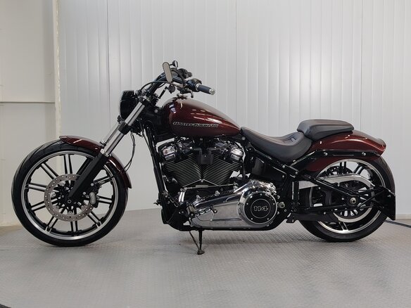 2017 Harley-Davidson Breakout, красный, 1679000 рублей - вид 4