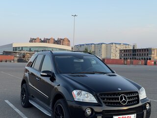 2005 Mercedes-Benz M-Класс 500 II (W164), чёрный, 1800000 рублей, вид 5