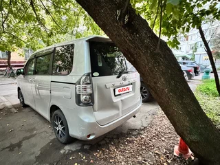 2008 Toyota Voxy II (R70), серый, 880000 рублей, вид 3