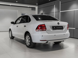 2017 Volkswagen Polo V Рестайлинг, белый, 1140000 рублей, вид 4