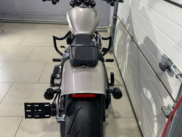 2018 Harley-Davidson Breakout, серый, 1750000 рублей - вид 1