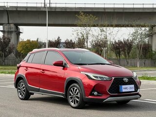 2022 Toyota Yaris L X XP150 Рестайлинг, красный, 1115000 рублей, вид 3