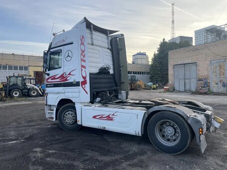 2003 Mercedes-Benz Actros, белый, 2000000 рублей, вид 5