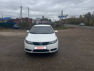 2010 Kia Cerato 5-speed II, белый, 620000 рублей, вид 1