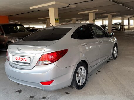 2013 Hyundai Solaris I, серебристый, 730000 рублей, вид 4