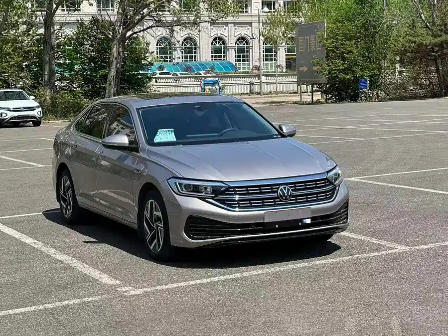 Открыть фотографии: Volkswagen Sagitar III Рестайлинг
