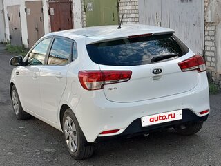 2016 Kia Rio III Рестайлинг, белый, 1180000 рублей, вид 4
