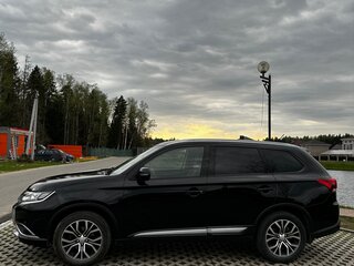 2016 Mitsubishi Outlander III Рестайлинг 2, чёрный, 1700000 рублей, вид 3
