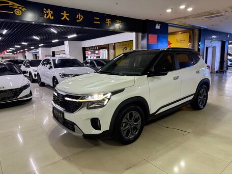 2023 Kia Seltos I Рестайлинг, белый, 1539900 рублей, вид 3