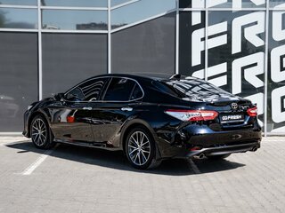 2018 Toyota Camry VIII (XV70), чёрный, 2680000 рублей, вид 2