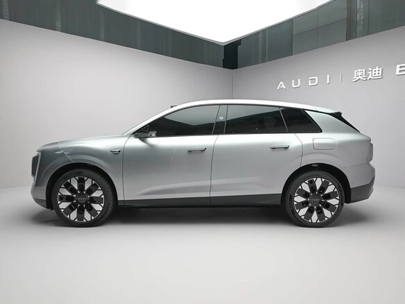 2026 Audi E7X, серебристый, 7399900 рублей - вид 6