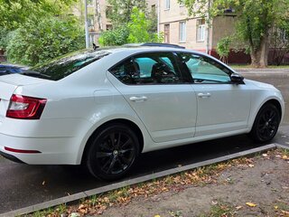 2017 Skoda Octavia III (A7) Рестайлинг, белый, 1800000 рублей, вид 5