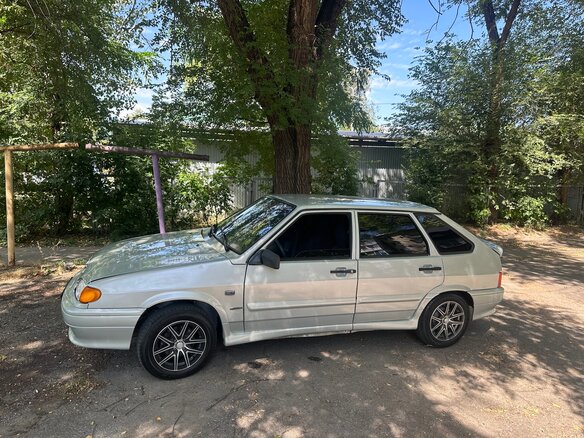 2004 Lada (ВАЗ) 2114, серебристый, 250000 рублей - вид 2