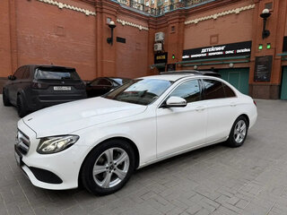 2017 Mercedes-Benz E-Класс 200 V (W213, S213, C238), белый, 3000000 рублей, вид 1