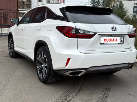 2017 Lexus RX 200t IV, белый, 3700000 рублей, вид 3