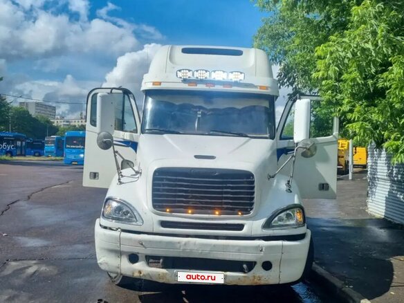 2004 Freightliner Columbia, белый, 1000000 рублей - вид 2