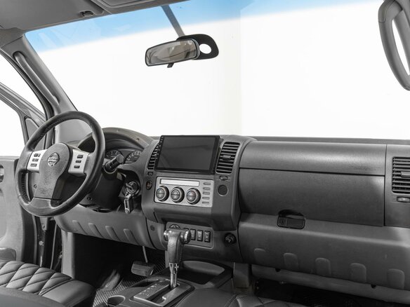 2007 Nissan Navara (Frontier) III (D40), чёрный - вид 5