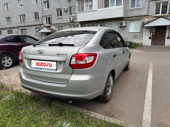 2014 Lada (ВАЗ) Granta I, серебристый, 400000 рублей - вид 4