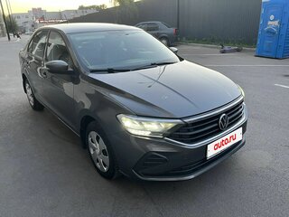 2021 Volkswagen Polo VI, серый, 1685000 рублей, вид 2