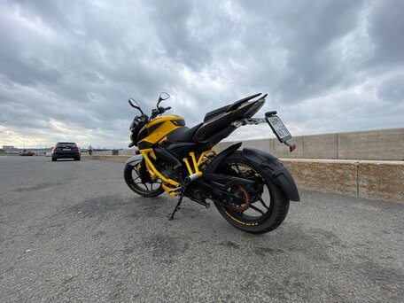 2020 Bajaj Pulsar NS 200, жёлтый, 249990 рублей, вид 5