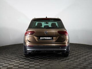 2017 Volkswagen Tiguan II, коричневый, 2028000 рублей, вид 4