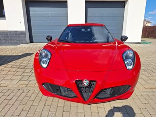 2015 Alfa Romeo 4C, красный, 4850000 рублей, вид 2