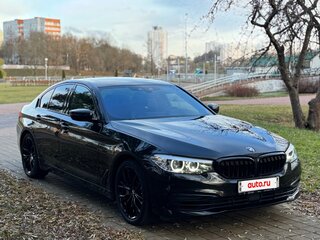 2019 BMW 5 серии 540i xDrive VII (G30/G31/G38), чёрный, 3245858 рублей, вид 3