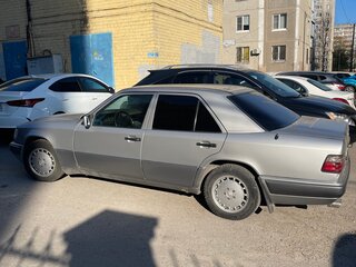 1994 Mercedes-Benz E-Класс 220 I (W124), серебристый, 630000 рублей, вид 2