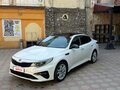 2019 Kia Optima IV Рестайлинг, белый, 1705000 рублей